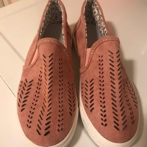 Pink perforated shoes